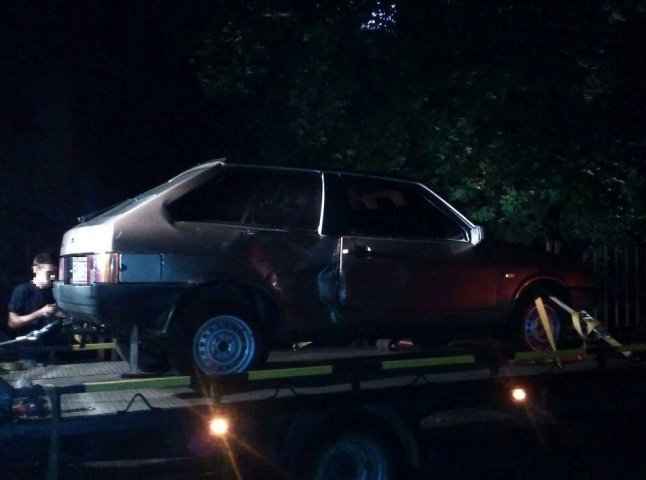 Патрульні Мукачева знайшли автівку, яка зникла з місця ДТП