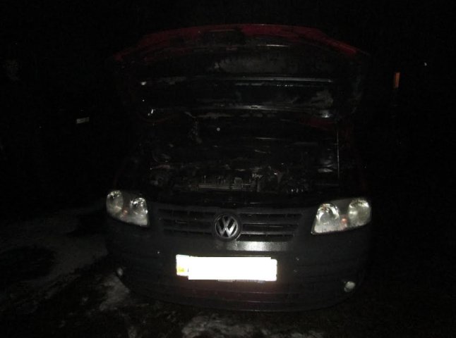 Міліція озвучила попередню причину загорання автомобіля у Мукачеві