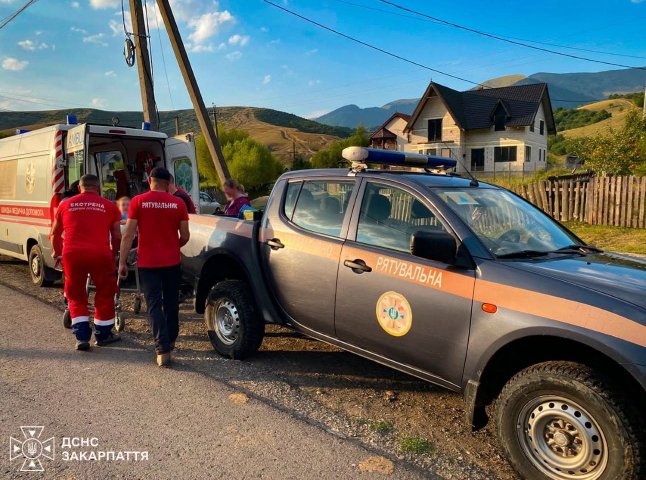 Гірські рятувальники евакуювали юну туристку з Пішконі