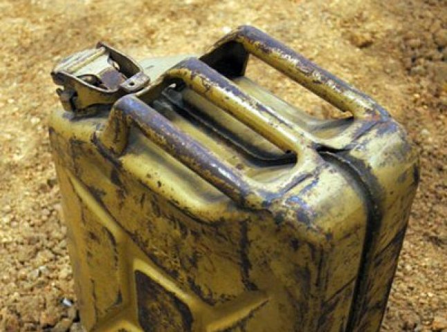 Двох неповнолітніх жителів Білок за крадіжки бензину засудили до двох років позбавлення волі
