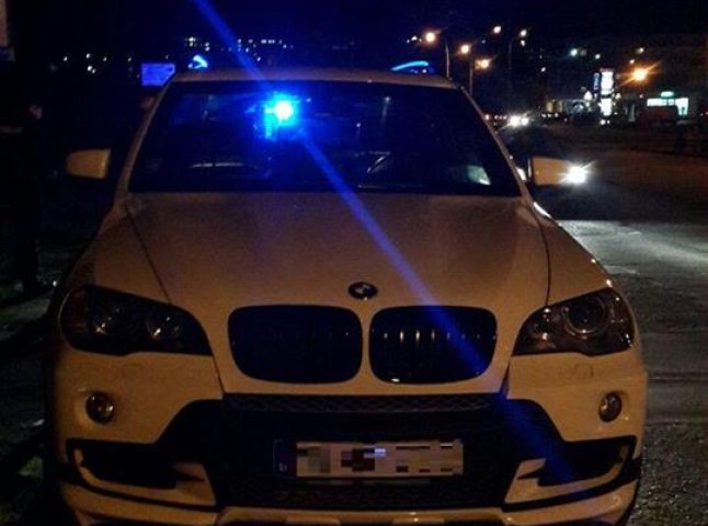 Ужгородські патрульні знайшли розшукуваний автомобіль "BMW X5"