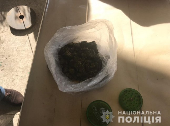 У селі Сторожниця під час обшуку у будинку знайшли марихуану
