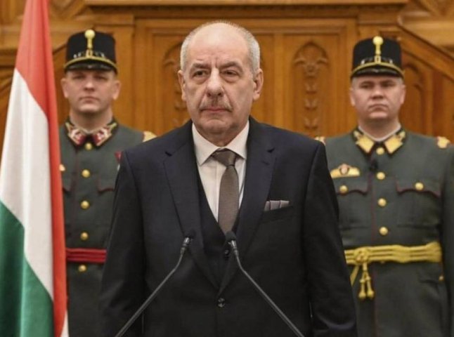Президент Угорщини видалив слово «російський» із допису про ракетний обстріл Мукачева, а очільник МЗС Сійярто не згадав ні про росію, ні про Закарпаття