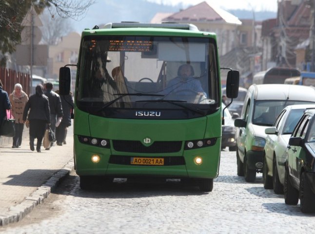 У міському транспорті Мукачева впровадили багаторазовий електронний квиток
