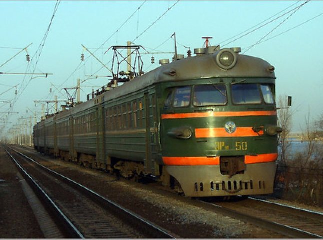 Потяг, який рухався до Мукачева, переїхав людину