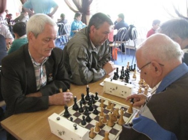 У Берегові любителі шахів різних вікових категорій провели турнір у пам’ять ліквідаторів катастрофи на ЧАЕС