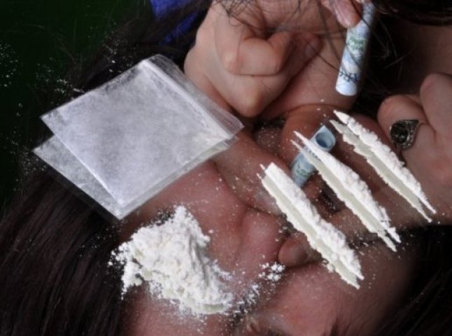 13-річна мукачівська школярка вживала кокаїн: за справу взялася прокуратура