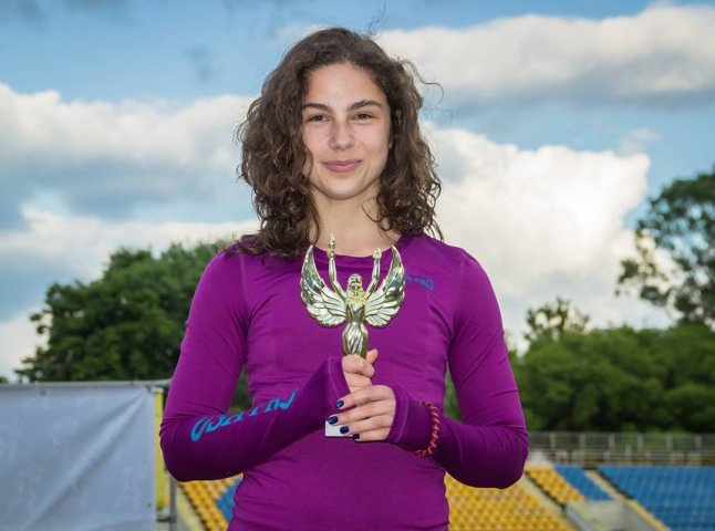 Закарпатка Дарія Новікова стала чемпіонкою України серед юніорів зі стрибків у довжину