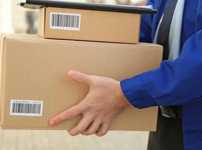 Ще одна пошта підвищила тарифи: нові ціни на доставку посилок