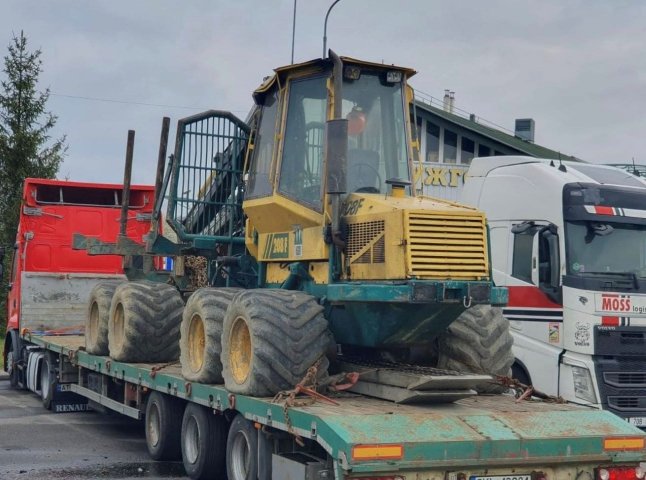 Спецтехніку під виглядом «гуманітарки» вилучили на Закарпатті