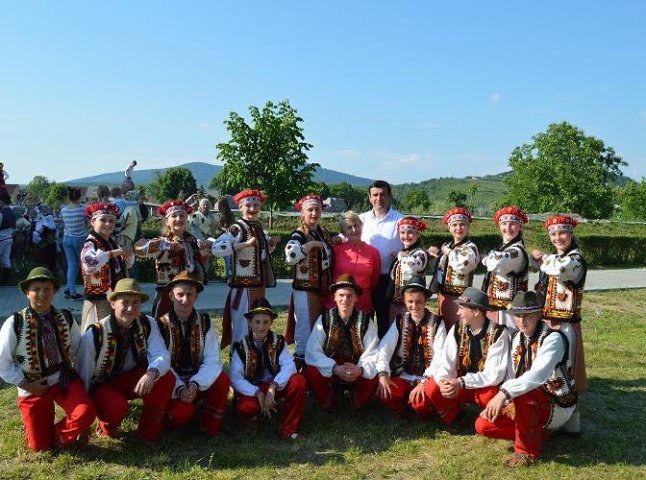 Молоді таланти Рахівщини взяли участь у фестивалі-конкурсі "Смарагдові витоки"