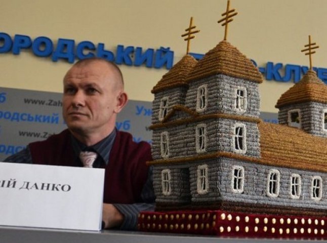 Ужгородець може потрапити до Книги рекордів України за створення унікальної церкви з бісеру (ФОТО)