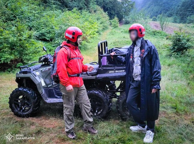 Гірські рятувальники допомогли 22-річному туристу Гірські рятувальники допомогли 22-річному туристу