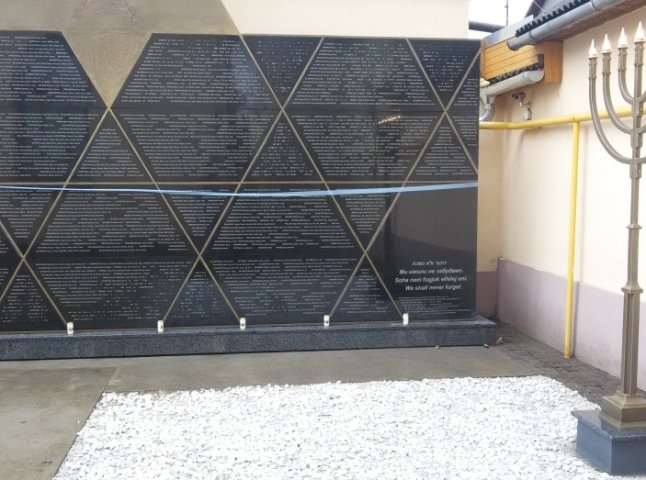 У Берегові відкрили пам’ятник жертвам Голокосту