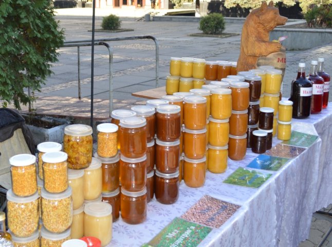 В Ужгороді відбувся традиційний ярмарок "Золота осінь"