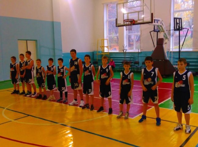 Юні ужгородські баскетболісти успішно повернулись із всеукраїнських змагань