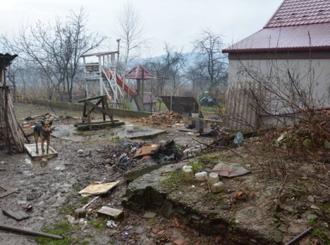 Правоохоронці встановили особу вбитого, тіло якого знайшли на городі на Виноградівщині