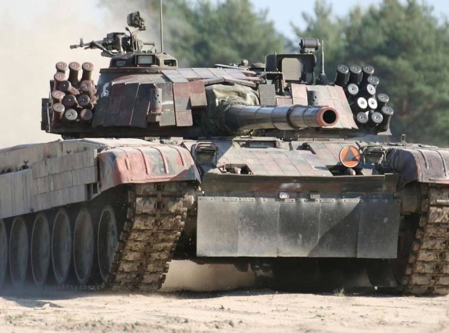Польща передала Україні бойові танки