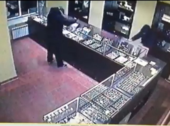 Оприлюднено відео пограбування ювелірного магазину