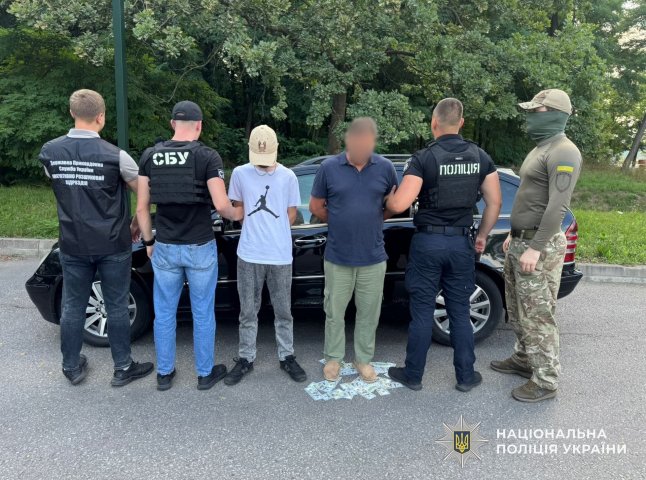 Поліція затримала двох закарпатців: що вони накоїли Поліція затримала двох закарпатців: що вони накоїли