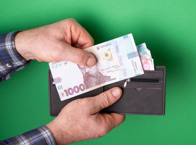На картку прийде 6500 гривень: деяким українцям виплатять одноразову допомогу