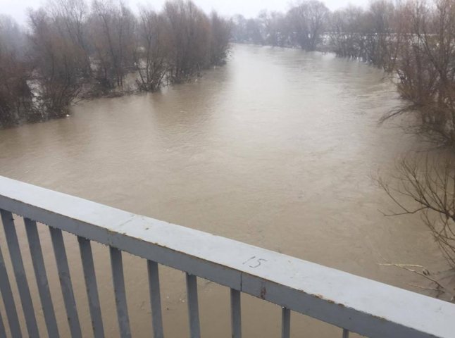 На річці Латориця у Мукачеві за півдня зріс рівень води