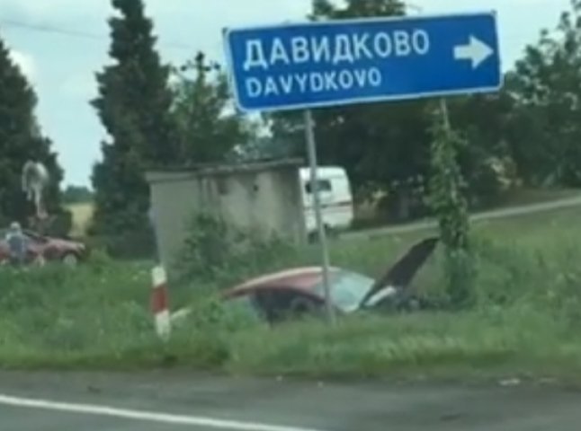 На повороті в село Старе Давидково зіткнулись два автомобілі