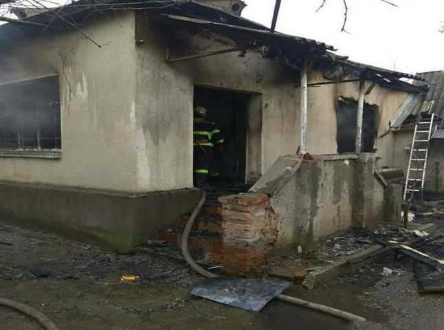 5 рятувальників гасили пожежу на Виноградівщині