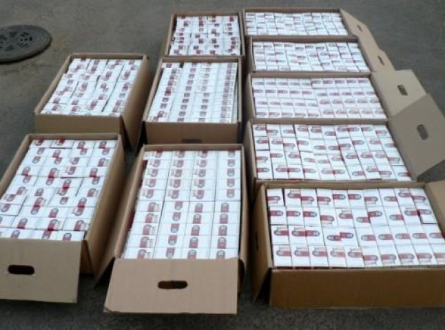 На Рахівщині прикордонники виявили 10 ящиків контрабандних сигарет