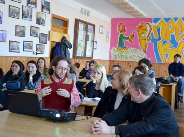 Мукачівський фотограф Олег Григор’єв провів майстер-клас студентам-журналістам(ФОТО)