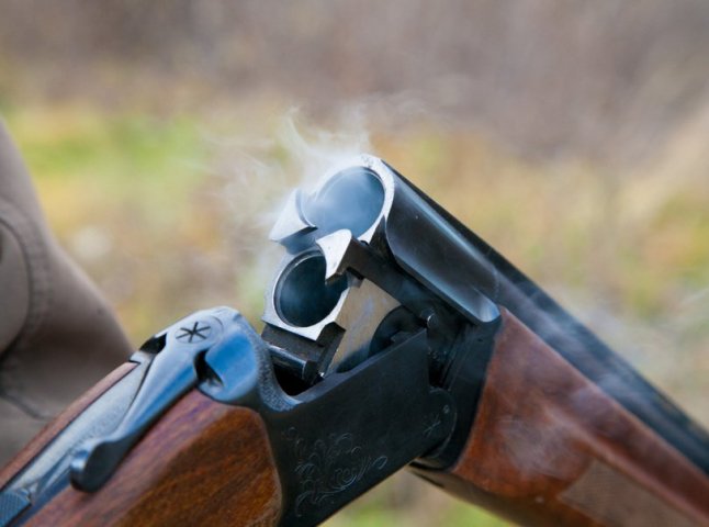 На Ужгородщині чоловік вистрелив у родича з рушниці