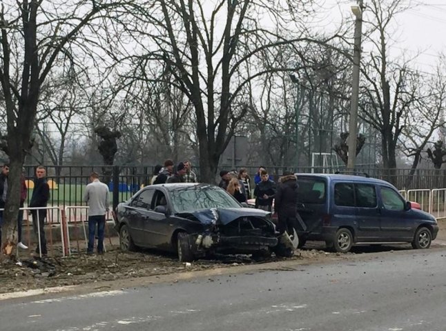 На Виноградівщині зіткнулись два автомобілі