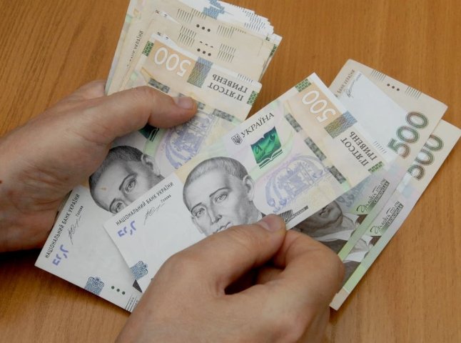 Деяким українцям пропонують платити по 5 тисяч на місяць спецпенсії