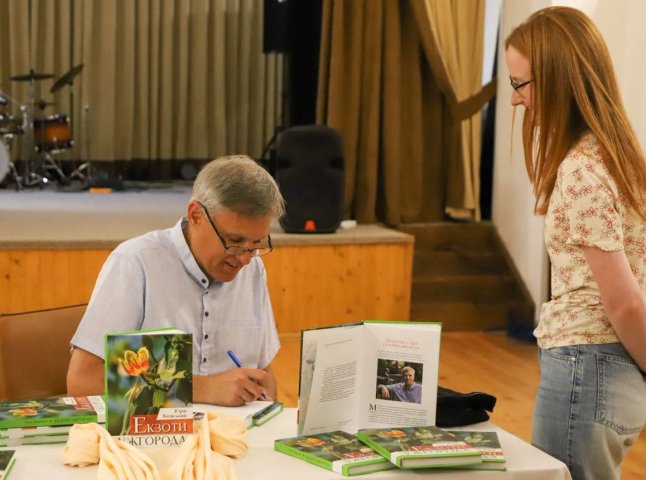 Відомий екскурсовод презентував незвичайну книгу про Ужгород