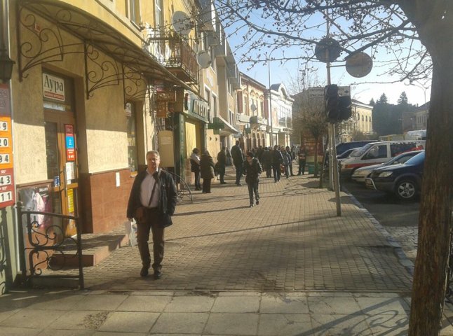 Муніципальна поліція Ужгорода провела рейд одним із стихійних ринків міста