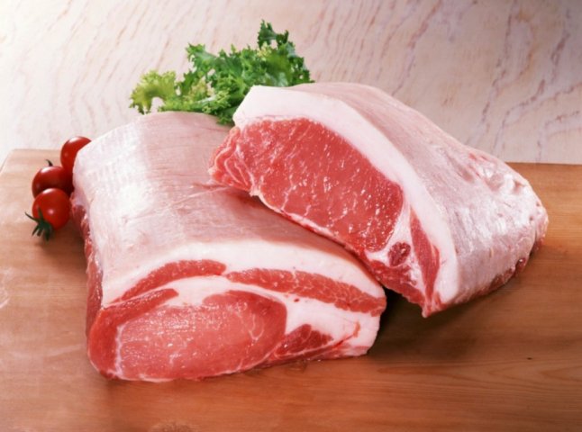 Білорусь заборонила імпорт свинини із Закарпаття
