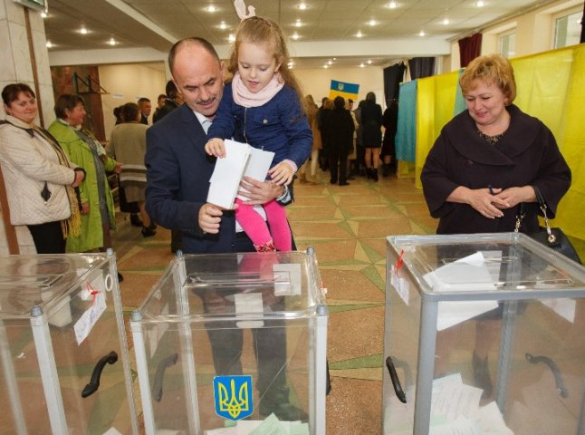 Екс-губернатор Губаль "проголосував по-закарпатськи" та виконав прохання внучки