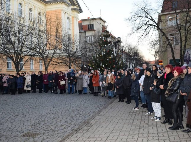 У Берегові запалили перший вогник Адвенту