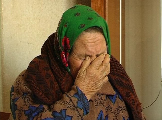 У Мукачеві обікрали пенсіонерку на 20 тисяч гривень 