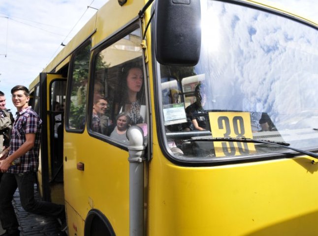 Мешканці Мукачева проти підвищення тарифів на проїзд у міських маршрутках (ЗАЯВА)
