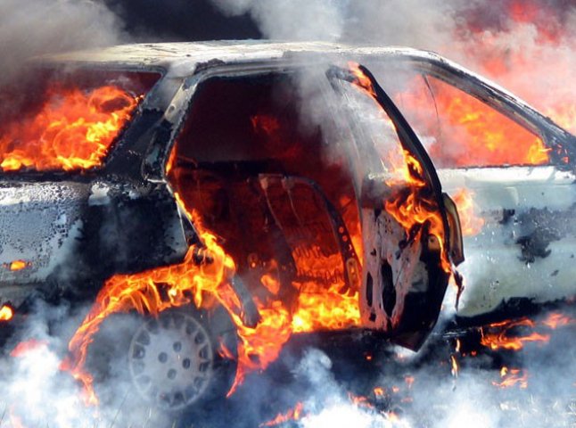 В Мукачеві під час руху загорілось авто (ДОДАНО ФОТО)