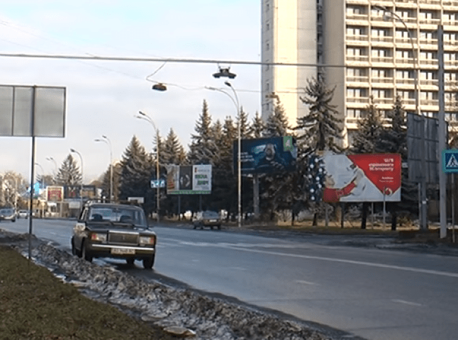 На прозваному в народі "переході смерті" на вулиці Минайській в Ужгороді встановили світлофор