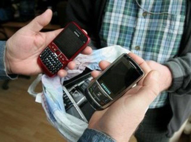 У мукачівському ломбарді злодії викрали 5 мобільних телефонів