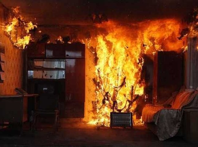 В Ужгороді спалахнула пожежа в житловому будинку