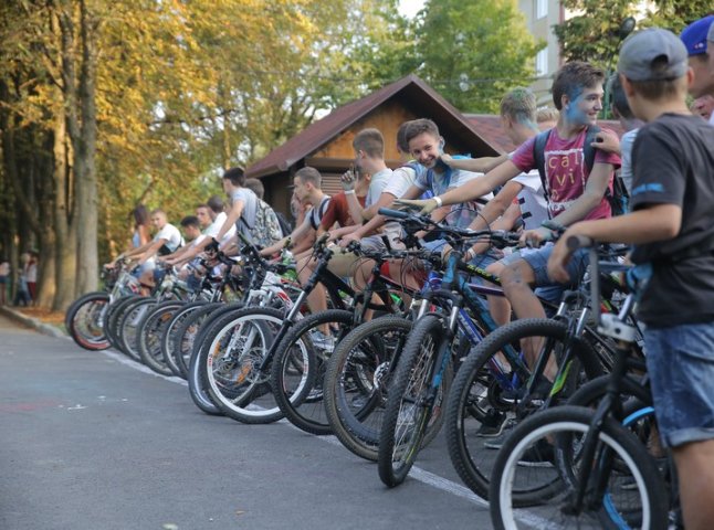 Миттєвості велозаїзду у Мукачеві: фоторепортаж із "Літньої зустрічі цімборів"