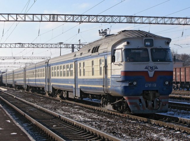 На Тячівщині п’яний чоловік потрапив під потяг, коли намагався перейти через залізничний переїзд