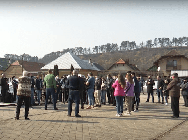 Мітинг у закарпатському селі: що викликало обурення людей
