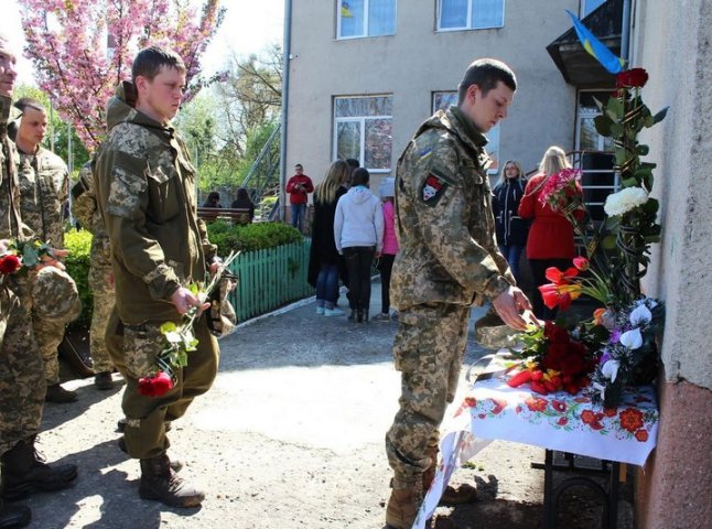 Меморіальну дошку загиблому бійцю 128-ої бригади встановили в Мукачеві