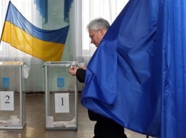 На Мукачівщині один із виборців "штурмував" дільницю