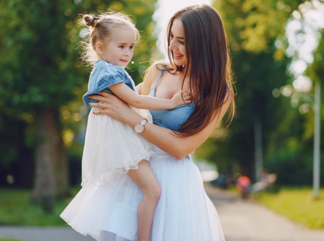 Декретну відпустку не скорочують: що насправді означають «4 місяці відпочинку», про які говорять